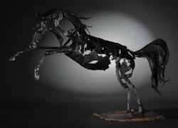 Fougue Fougue - Sculpture fer, papier mâché, étain, lin ©Thierry Chollat