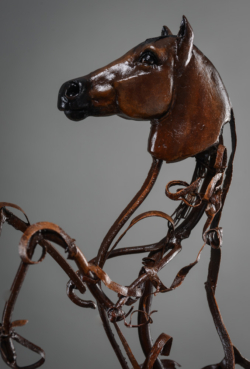 Cheval cabré portrait Cheval cabré portrait - Fer et papier mâché ©Thierry Chollat