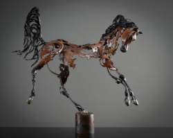 Pur sang arabe Pur sang arabe - Fer, étain, papier mâché, lin ©Thierry Chollat