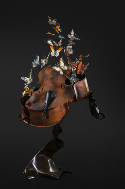 Éphémères Éphémères - Violoncelle et papillons - Métal - Sculpture instruments musique Thierry Chollat - Photo Anthony Cottarel