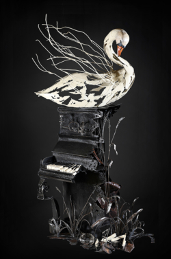 Estor Memor Estor Memor - Sculpture cygne piano - Fer bois chêne - Thierry Chollat - Photo Anthony Cottarel