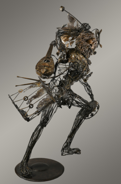 Les feuillets vagabonds Les feuillets vagabonds - Sculpture Thierry Chollat - Instruments de musique - Fer et bois chêne - L104x l 144 x h206 cm - Photo : Anthony Cottarel