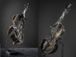 Maruschka Maruschka - Violon en fer, dentelles, peinture sur toile. L42xH52,5xl39. Thierry Chollat, sculpteur, Isère, France