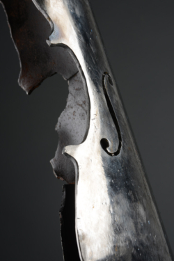 Spéculaire Spéculaire - Violon, fonte. Interprétations d'instruments de Musique ©Thierry Chollat