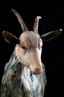 Chèvre portrait Fer et bois (châtaignier) - 127 x 112,5 x 65 cm - Conçue pour résister en extérieur ©Thierry Chollat