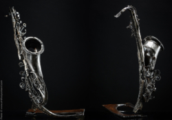 Escapades nocturnes Escapades nocturnes Saxophone ténor en fer. L 90 x H 85 x l 54 Interprétations d'instruments de Musique ©Thierry Chollat