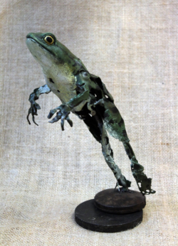 Grenouille Grenouille Fer, papier et étain ©Thierry Chollat