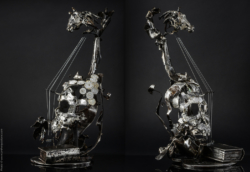 Mélodique ancolie Mélodique ancolie. Violon en fer, étain, cadrans émaillés L30xh59xl33cm Interprétations d'instruments de Musique ©Thierry Chollat