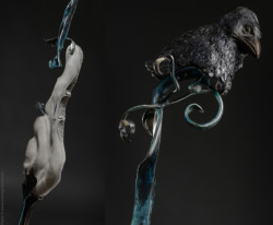 Rhapsodie sélénite Rhapsodie sélénite Violon en fer, dentelles, peinture sur toile. L42xH52,5xl39 ©Thierry Chollat