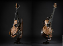 Django Django. Guitare en fer et bois(Poirier) L41xH113xl32cm Interprétations d'instruments de Musique ©Thierry Chollat