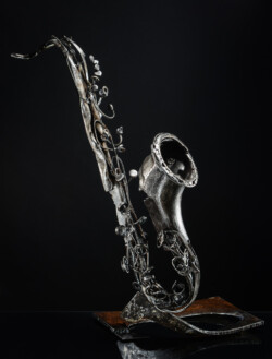 Escapades nocturnes Escapades nocturnes Saxophone ténor en fer. L 90 x H 85 x l 54 Interprétations d'instruments de Musique ©Thierry Chollat