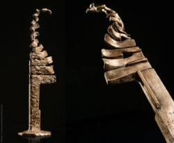 La Virevolte des ardentes La Virevolte des ardentes Touches de piano. Bronze - L13,5xh48xl12,5cm - Limité à 12 exemplaires, numérotés de 1 à 8 et de I à IV. Renseignements: thierry.chollat@laposte.net - Fonderie d'art Adobati.